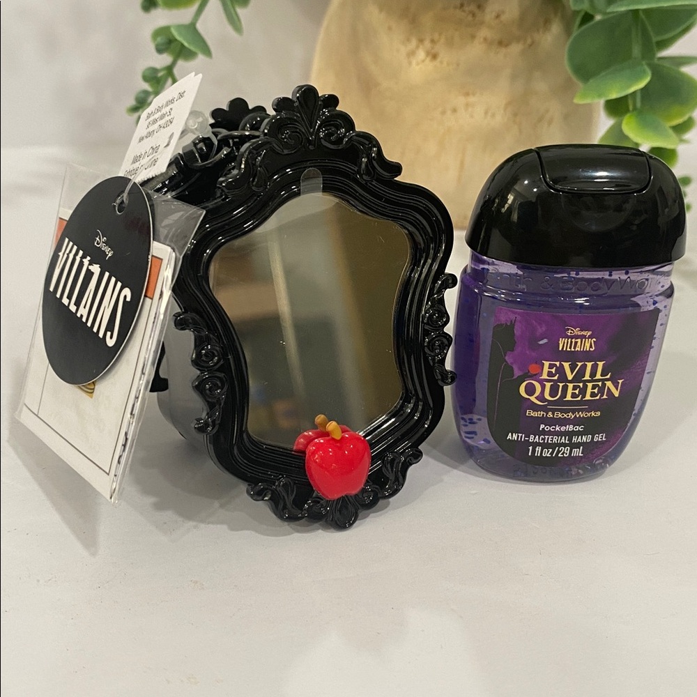 Bath & Body Works Evil Queen Light Up Mirror Pocketbac Holder Hand Sanitizer Gel